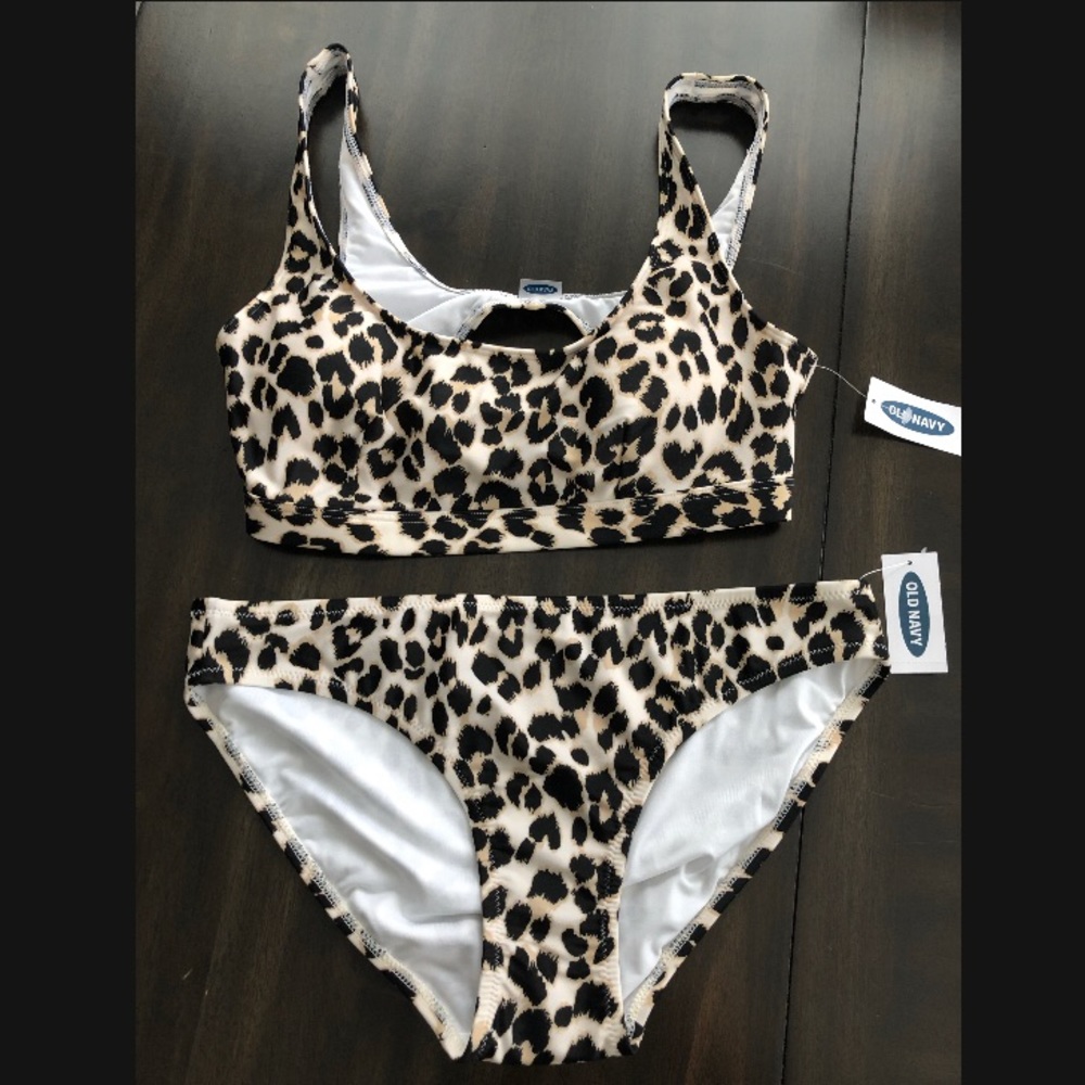 Cheetah top keyhole on back with Midrise bottoms
